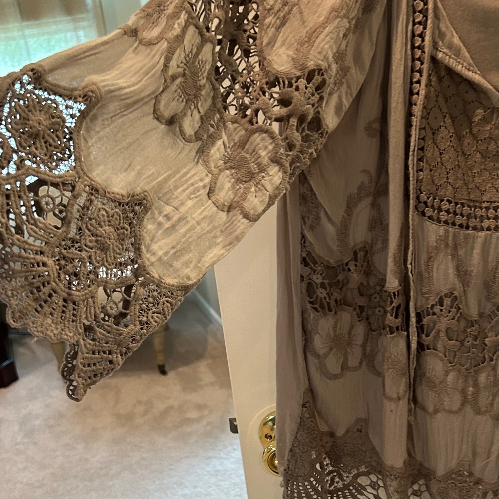 Chic Crochet Lace Blouse in Taupe - Picture 4 of 4